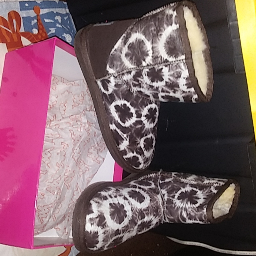 Boots - Picture 2 of 2